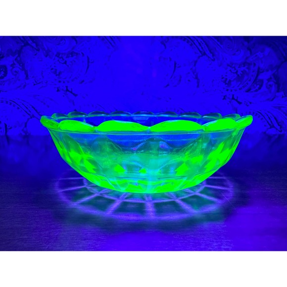 Vintage uranium glass  bowl/trinket dish by Jeannette glass block panel pattern - Picture 1 of 10